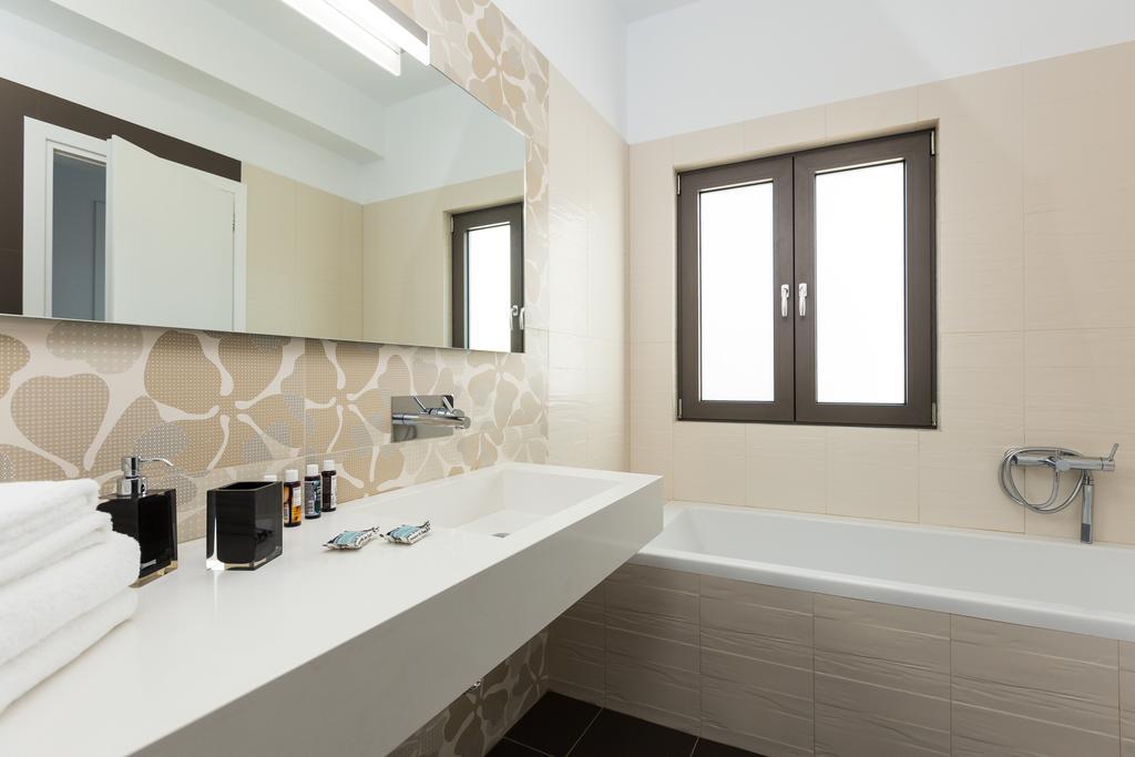 Eolia Iconic Villa, Walking Distance To The Beach, By Thinkvilla Pánormos Esterno foto