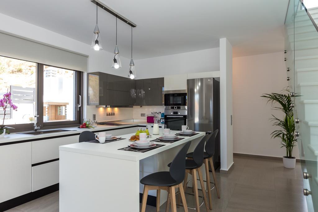 Eolia Iconic Villa, Walking Distance To The Beach, By Thinkvilla Pánormos Esterno foto